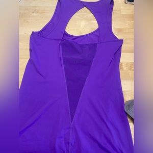 Under Armour Women’s Athletic Tank Top  Size Medium